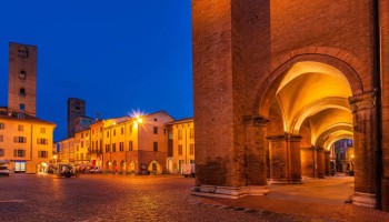 Le Langhe: Vigneti, Borghi, Castelli
