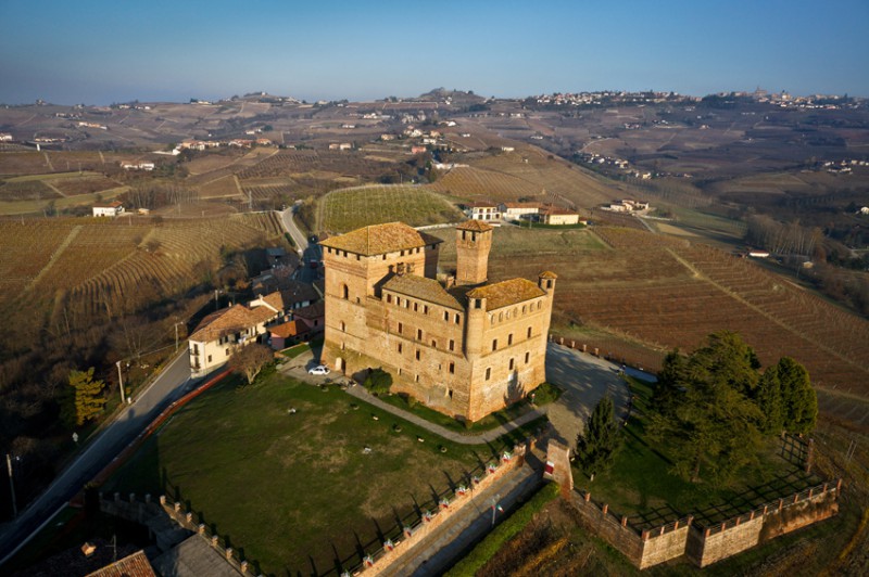 Le Langhe: Vigneti, Borghi, Castelli