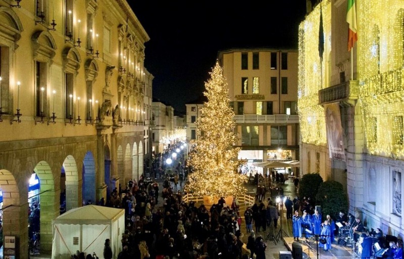 Luci di Natale sull'aristocratica Padova