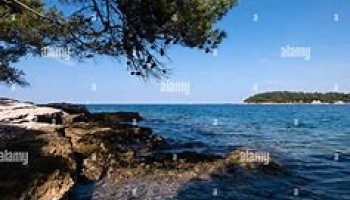 Mare in Croazia onde blu a Rovigno